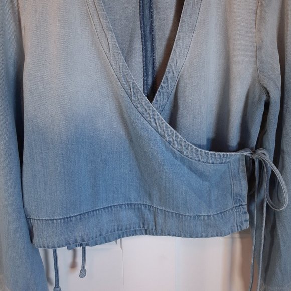 Cloth & Stone Flare Sleeve Faded Denim Cropped Wrap Top S - Picture 3 of 12